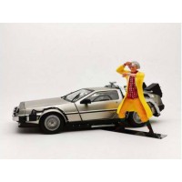 BACK TO THE FUTURE PART II 1:18 DELOREAN TIME MACHINE W/ DOC BROWN FIGURINE SUN STAR - OFFICIAL