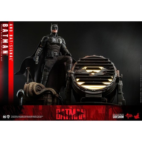 The Batman 1/6 Batman Action Figure w/ Bat signal Hot Toys - Official